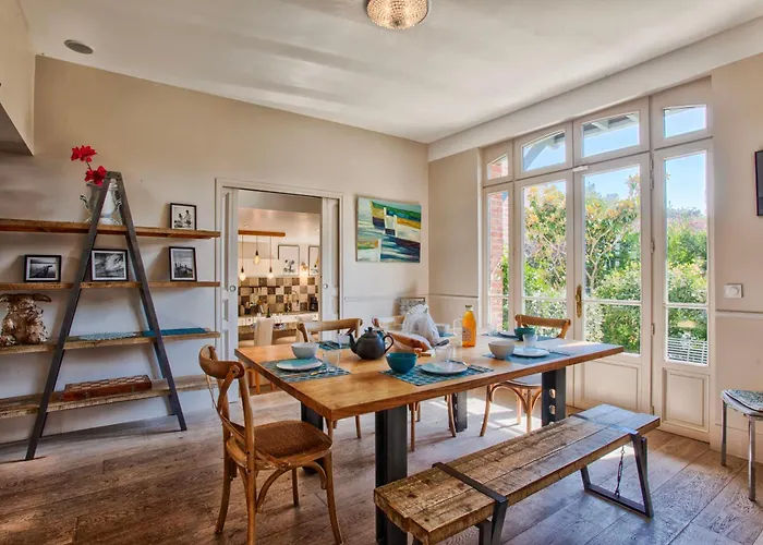 Athena Willa Deauville